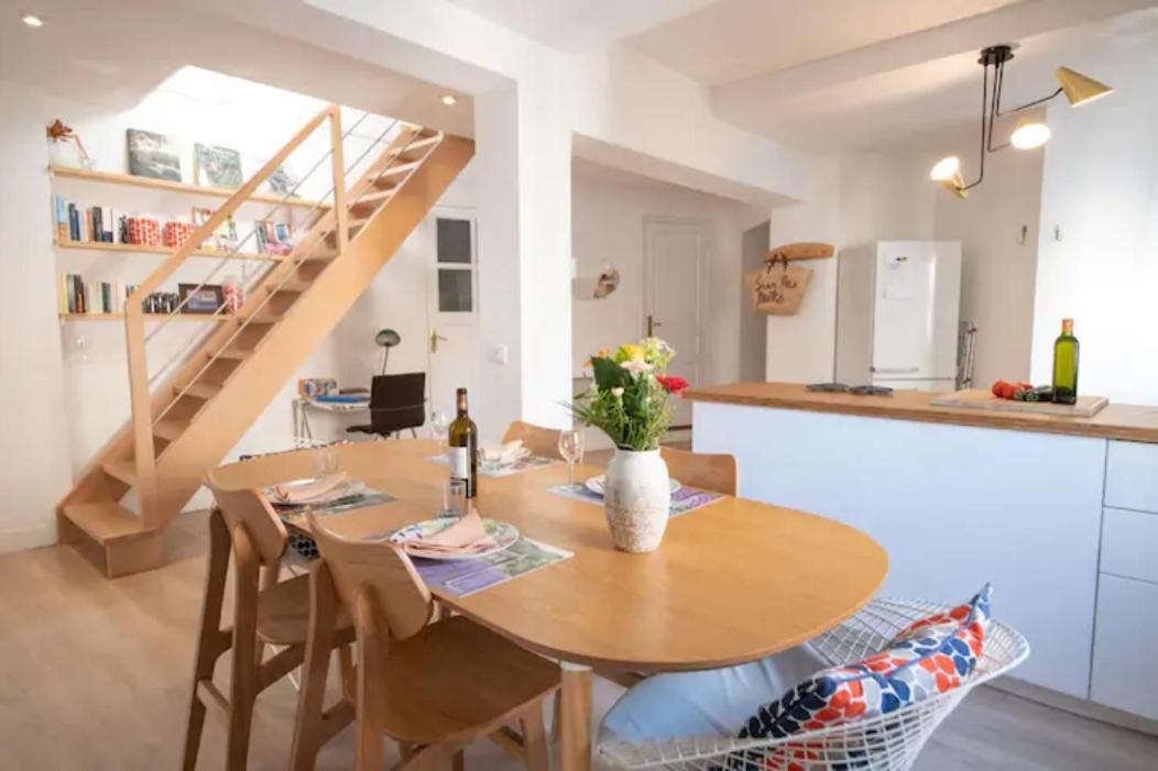 Magnifique Appartement De Charme Avec Vue Sur Le Palais Des Papes A Avignon Wifi Gratuit Buitenkant foto