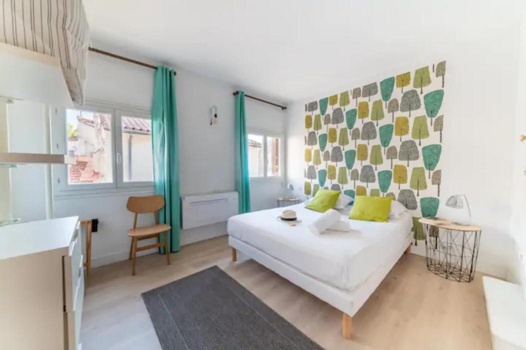 Magnifique Appartement De Charme Avec Vue Sur Le Palais Des Papes A Avignon Wifi Gratuit Buitenkant foto