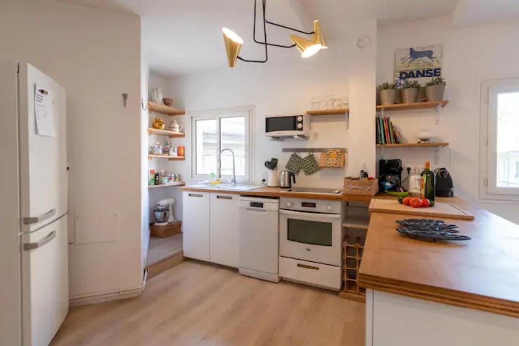 Magnifique Appartement De Charme Avec Vue Sur Le Palais Des Papes A Avignon Wifi Gratuit Buitenkant foto